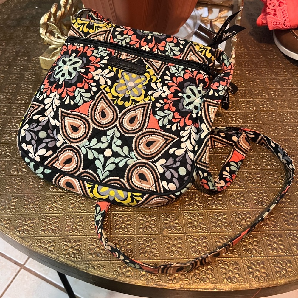 Ver Bradley cross body purse